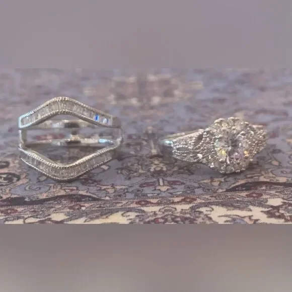 Breathtaking ring with guard, Brilliant cut center  stone w/ rounds . Size 9 - Picture 4 of 7